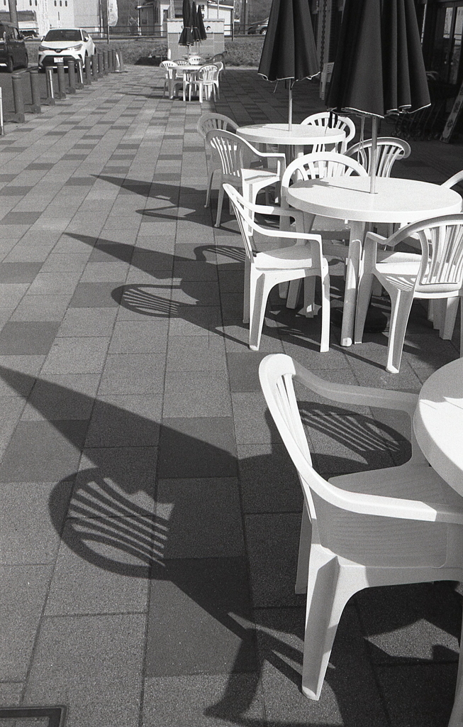 誰もいないテラス席