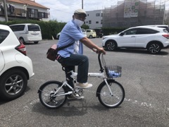 「SMART」の文字の上に出っ腹が…（汗