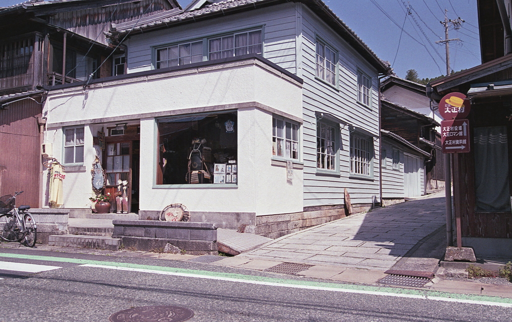 ウィンドウガラスに鎧兜