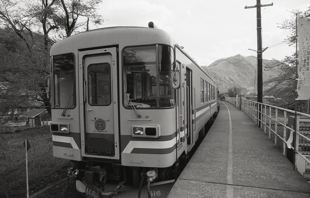 谷汲口駅で車両撮影