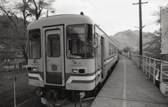 谷汲口駅で車両撮影