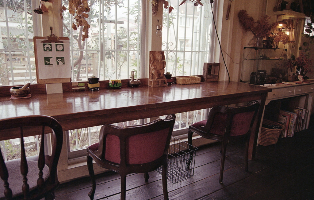 カウンターと窓