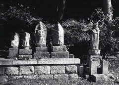 五体の石仏