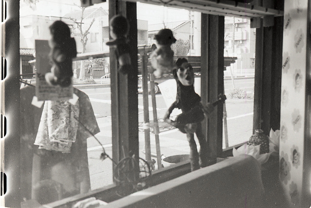 窓辺のモノクロショット