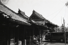 本道からの瓦屋根