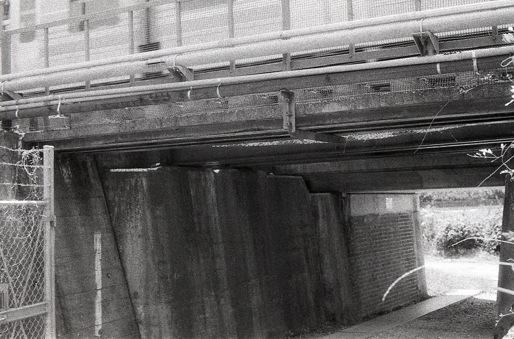 JRの小さく低い高架