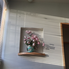ブラインド影の花飾り