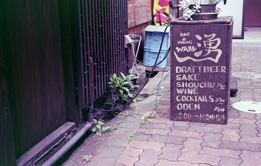 路地裏のローアングル