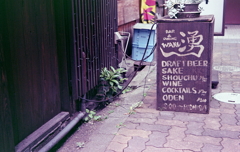 路地裏のローアングル