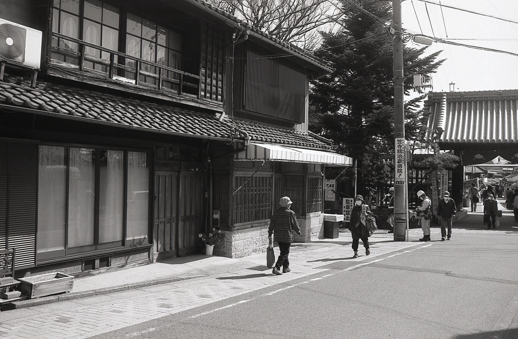 昔ながらの建物が残る旧街道