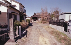 散歩途中に見つけた荒れ寺