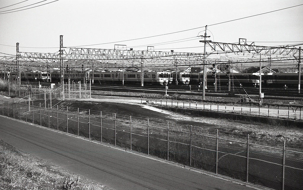 土手から見下ろす神領保線区