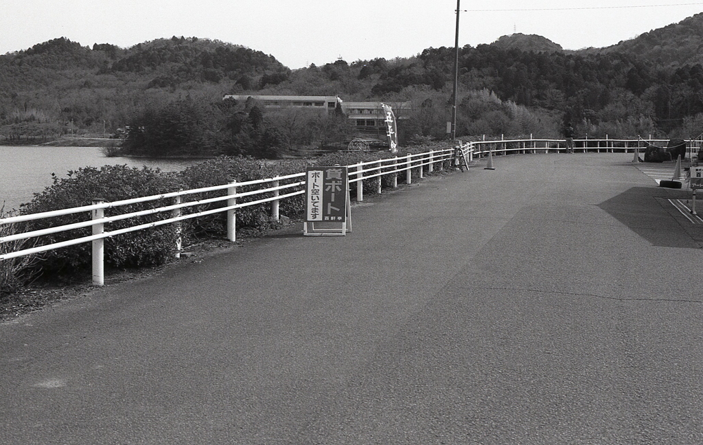 貸しボートの立看板