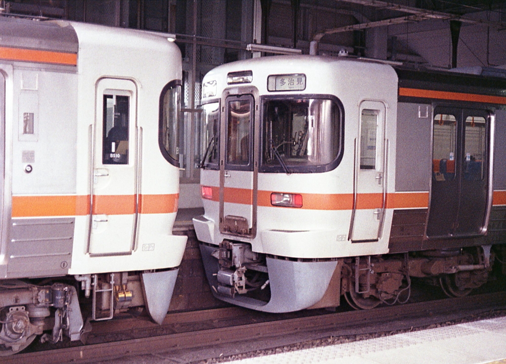 切り離された車両