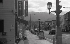 山に囲まれた中津川