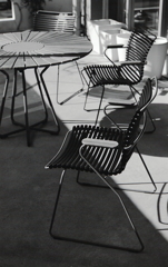 店前のチェア