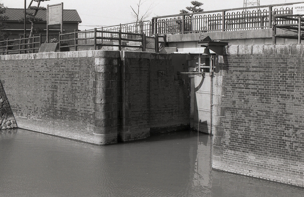 煉瓦積みの船頭平閘門