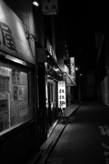 路地裏の担々麺　～東京モノクロ