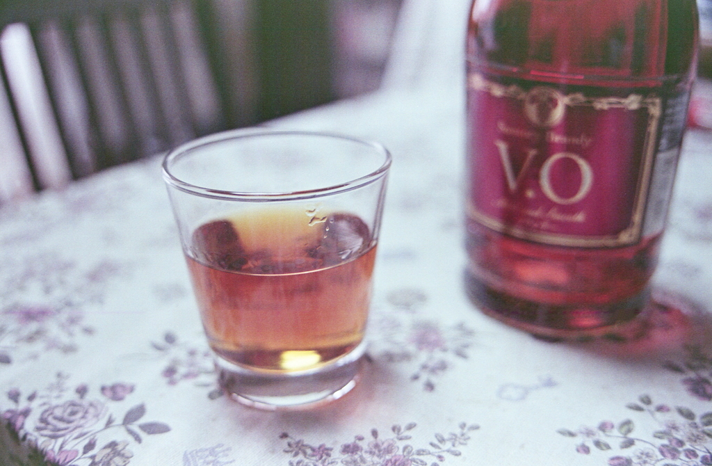 グラスに注ぎ…さて、スキャンでもするか。（苦笑