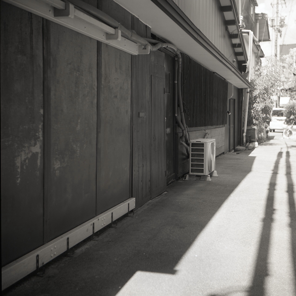 アーケードの横路地