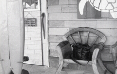 開店前にカメラバック置いて撮影です。（笑