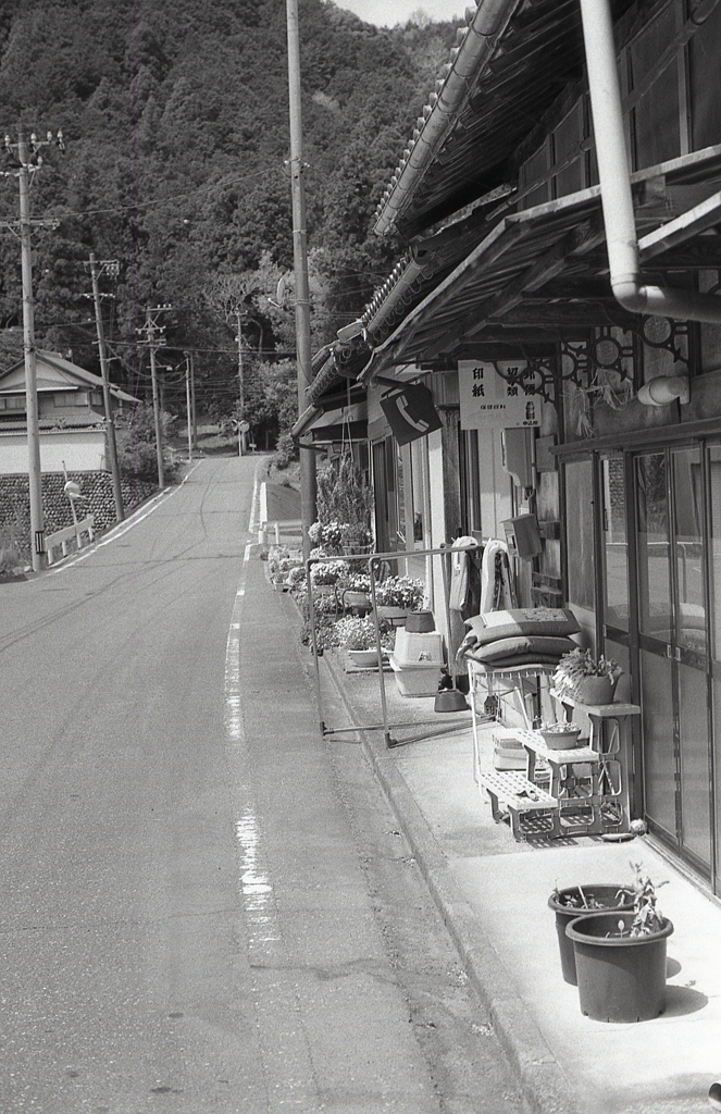 駅前商店街（汗