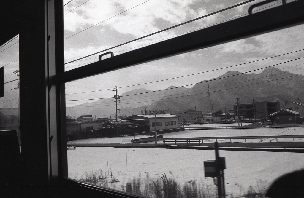 山々に囲まれる盆地