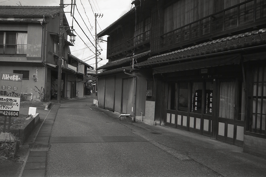 アーケードの途切れた旧街道