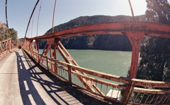 大河に横たう旅足橋