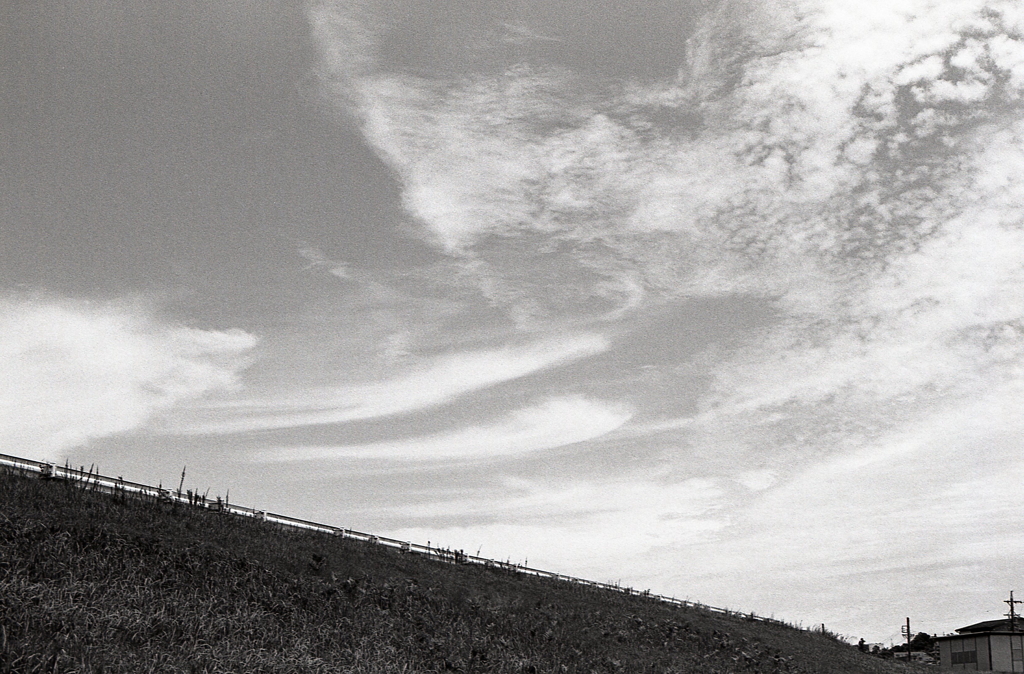 レレレのおじさんがお空を掃いた雲なんだね。
