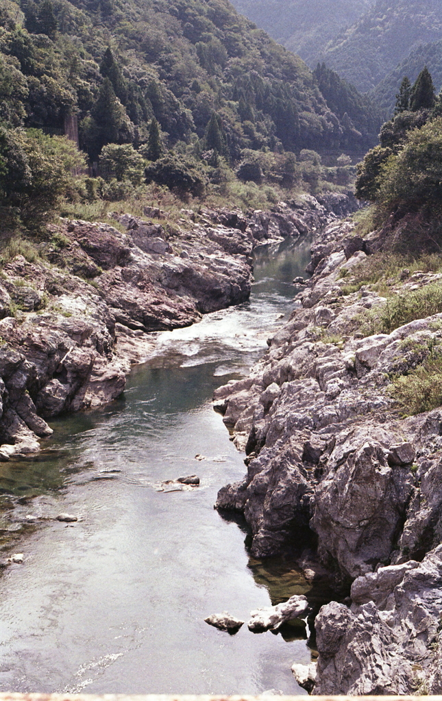 トラス橋から飛騨川（下流方面）