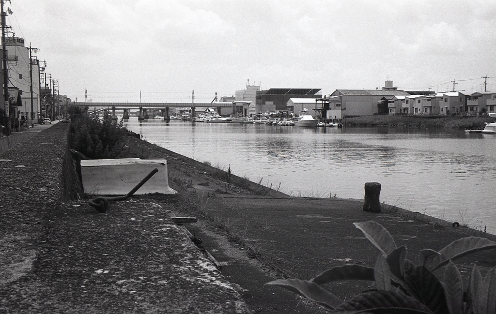 名古屋港へ続く堀川風景