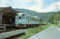 発車前の越美南線