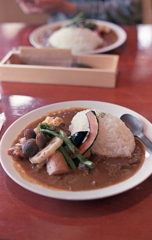 妻と野菜カレー