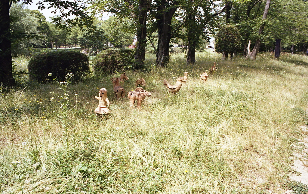 ずっと続く埴輪の道