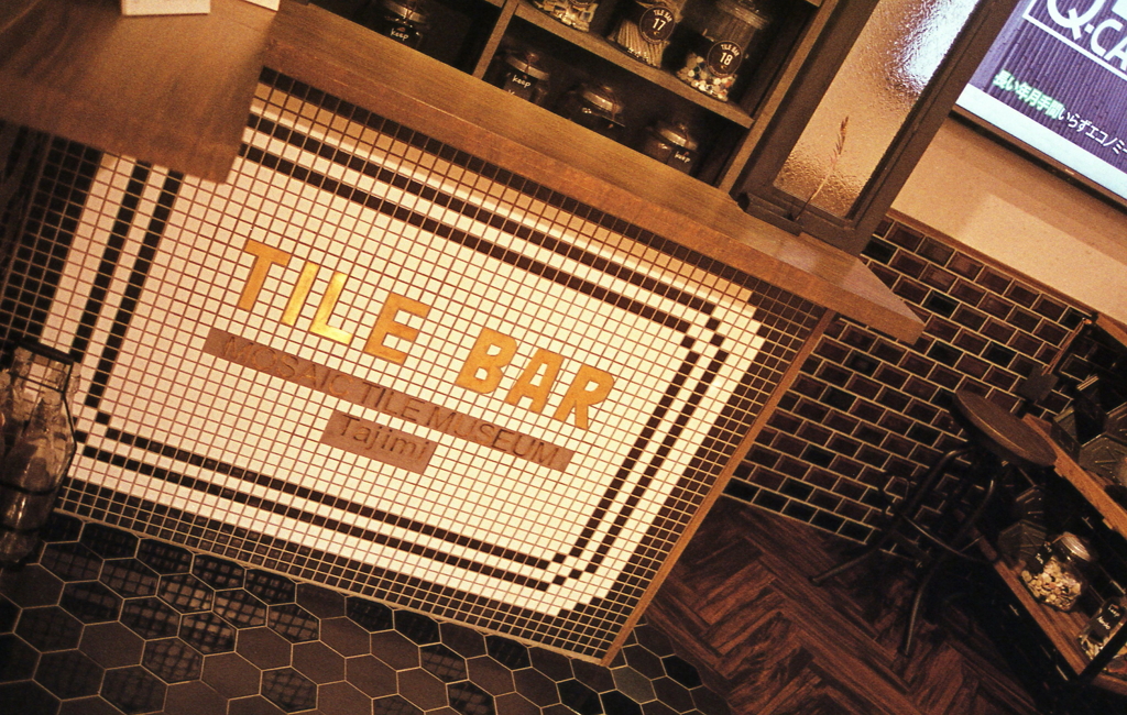 ＴＩＬＥ　ＢＡＲ