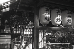 本殿前の御神燈