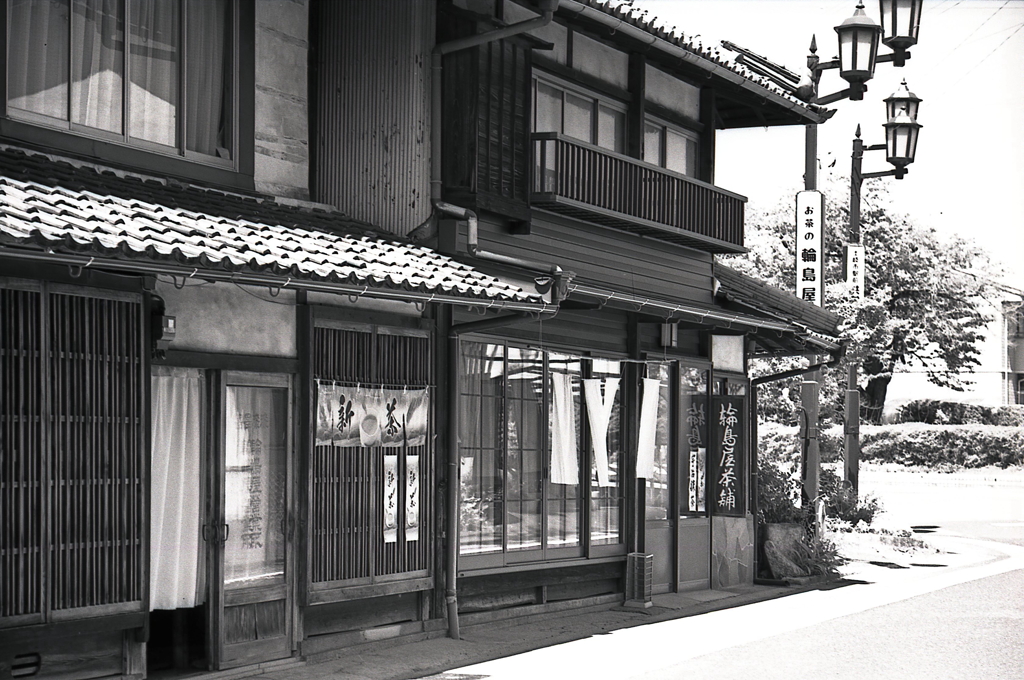 街角は輪島のお茶屋さんです。
