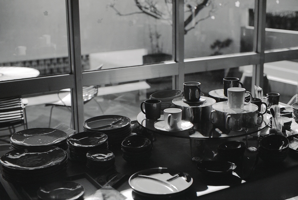 陽の光が眩しい陶器類