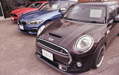 街角のミニクーパ