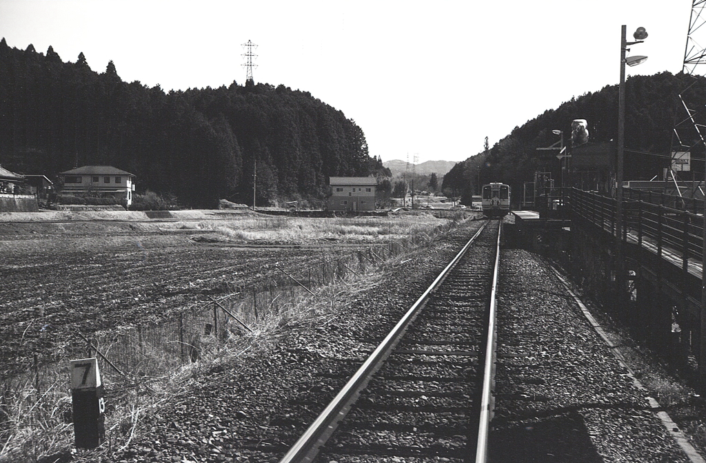 駅と電車のある長閑な風景