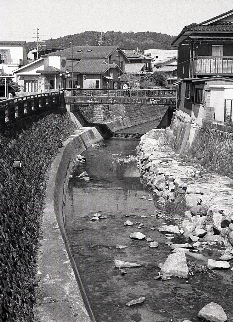 明智川を渡り旧道へ
