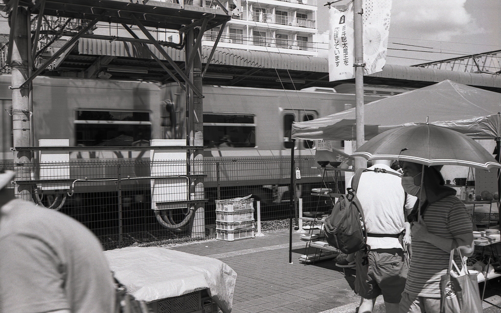 日傘を差して…
