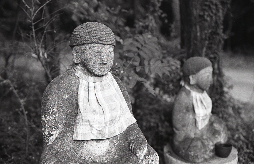 赤い帽子の地蔵さま