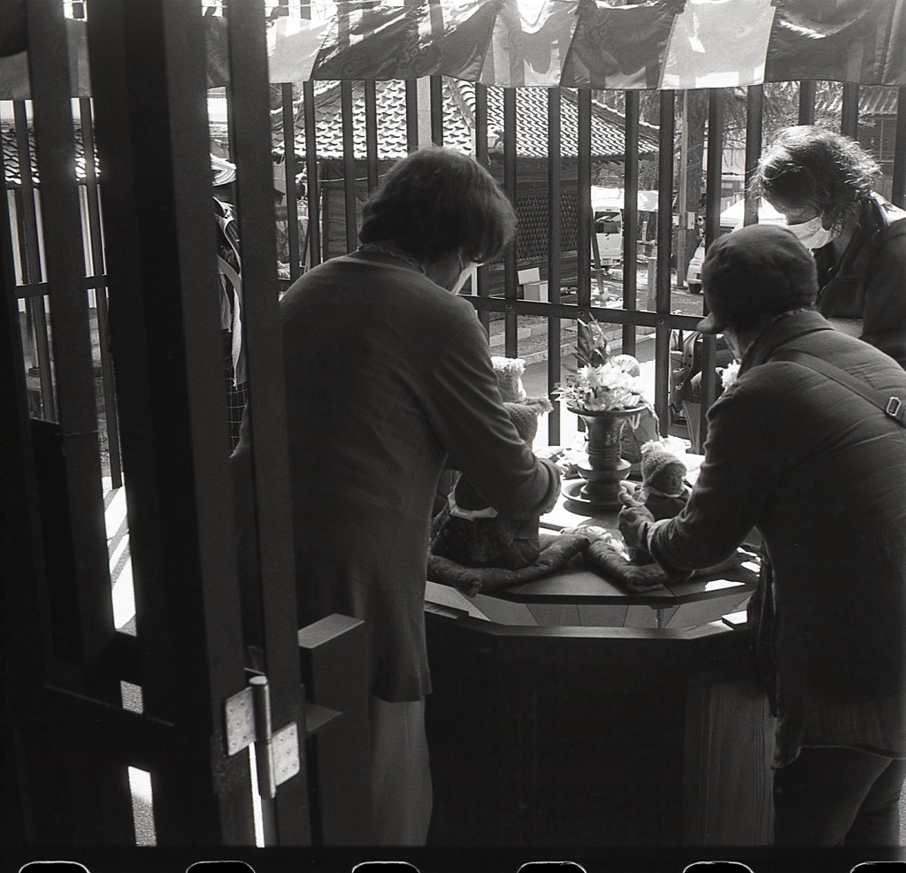 やさしい声で抱いていた。