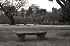 名城望む北庭園ベンチ