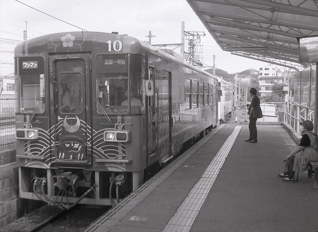 12時25分発大正ロマン1号（食堂車連結）入行