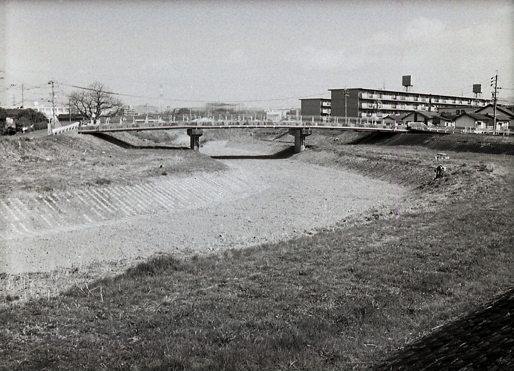 振り返ると水無川（内津川）