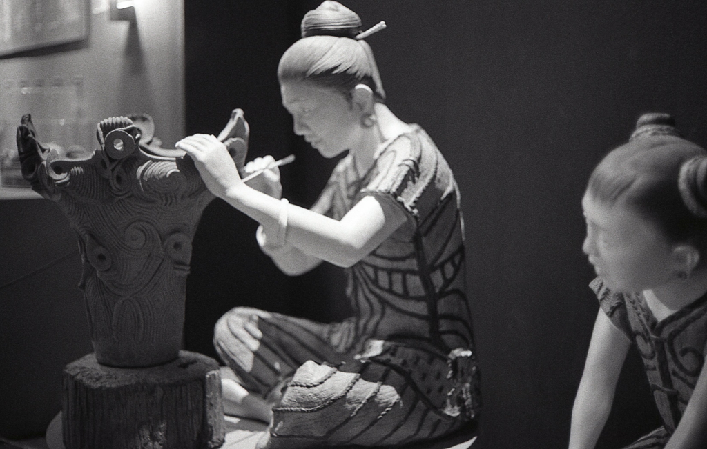 土器をつくる女　～『ASAMA JOMON MUSEUM』