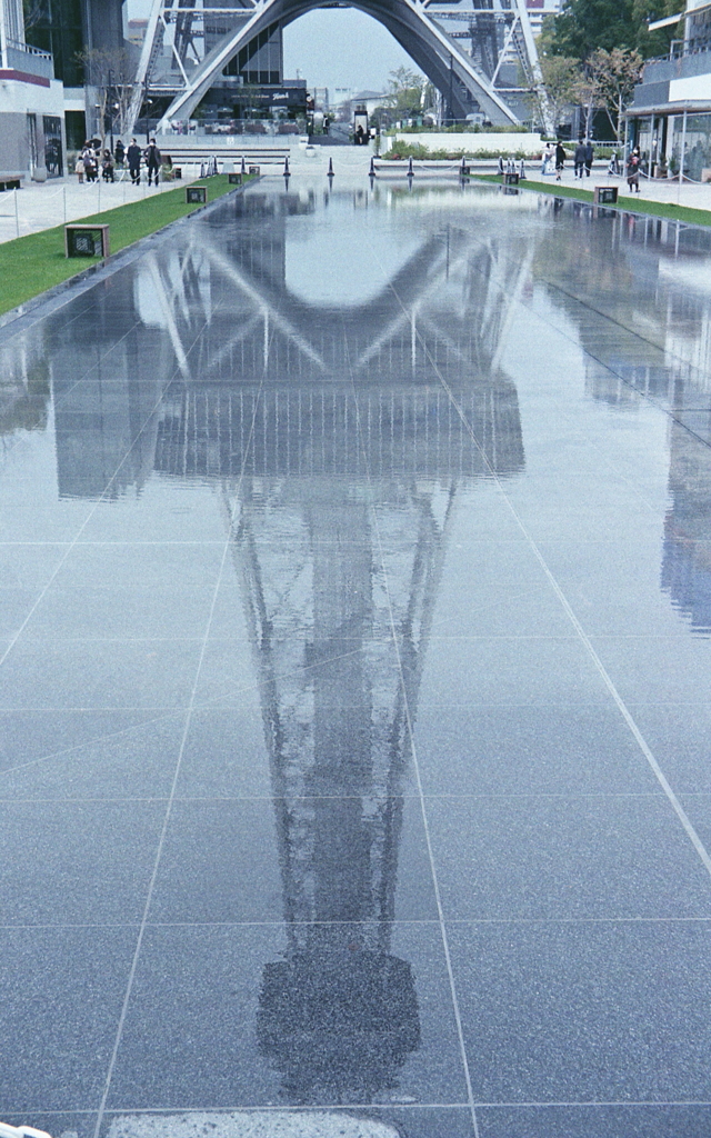 水面のテレビ塔